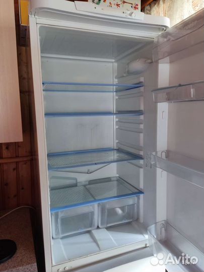 Холодильник indesit