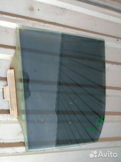 Стекло задней левой двери Mercedes W202