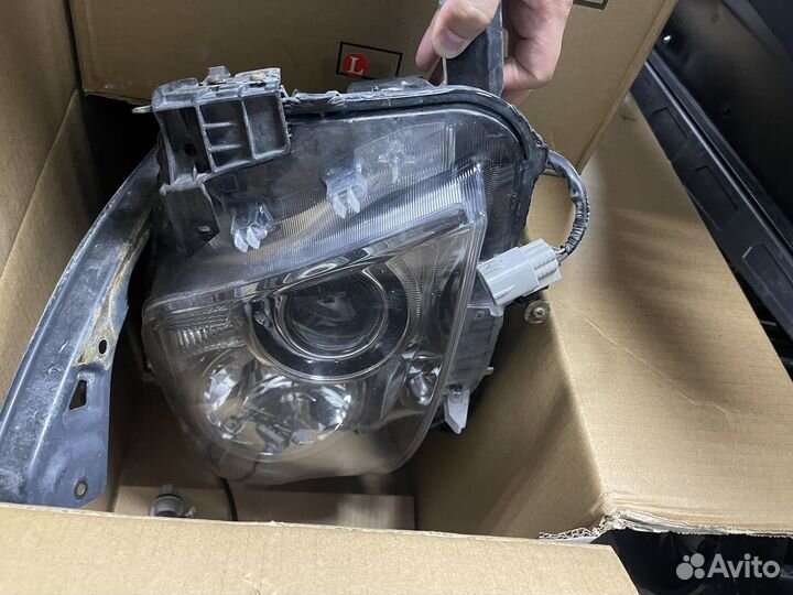 Передние фары Toyota Prado