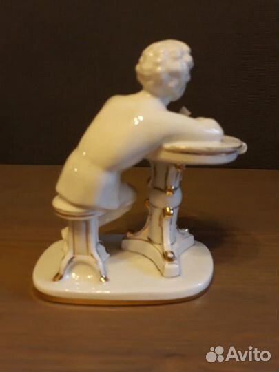 Статуэтки фарфоровые