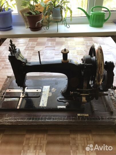Швейная машина старинная