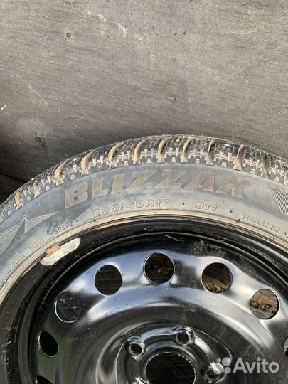 Bridgestone Blizzak Spike-02 225/45 R17