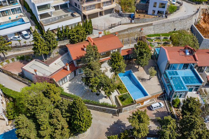 Дом 427,7 м² на участке 10,4 сот.