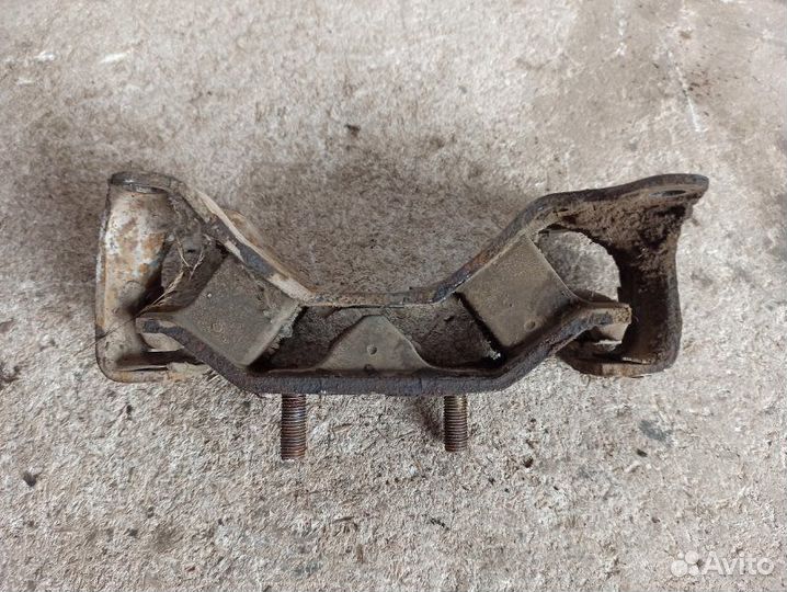 Опора кпп Subaru Legacy B10 EJ22 2200CC 1994