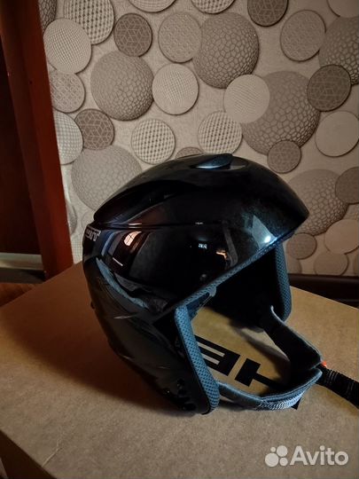 Горнолыжный шлем