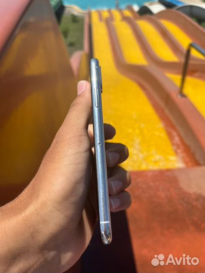 Телефон iPhone 10