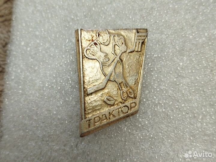 Значки хк Трактор