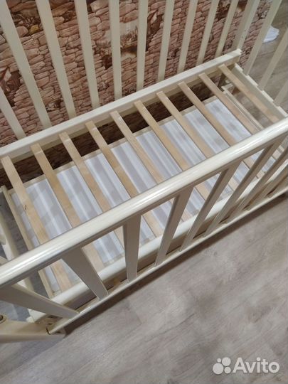 Детская кроватка с матрасом