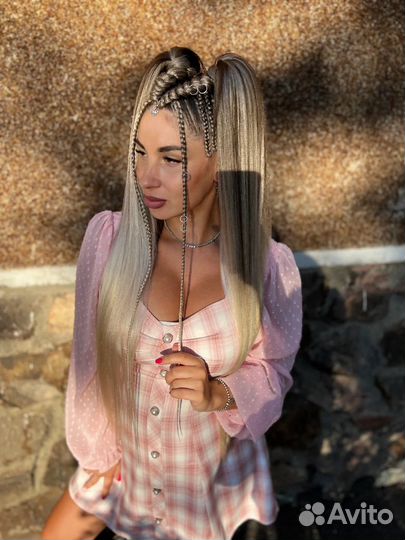 Модель на брейды, косы и афрокудри