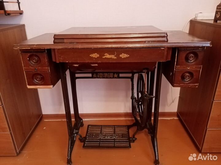 Швейная машинка Golden Tiger антикварная