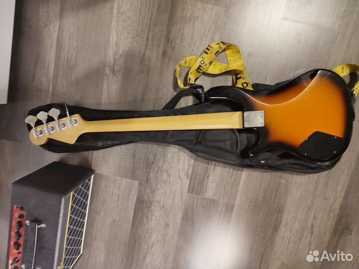 Бас гитара и комбик