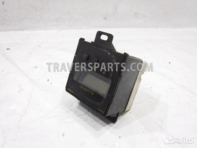 Часы Митсубиси Pajero 1 L040