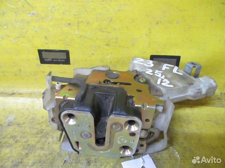 Замок двери на Nissan Bluebird Sylphy QG10