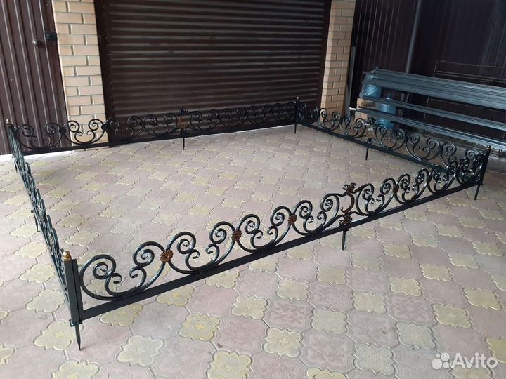 Мусульманские ограды. Садовые скамейки