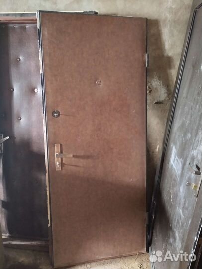 Дверь входная металлическая бу