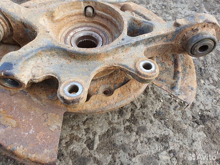 Кулак поворотный задний правый Range Rover Sport 1