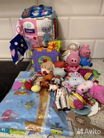 Корзина для игрушек с игрушками