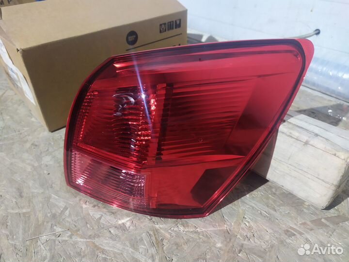 Фонарь задний наружный правый nissan qashqai J10