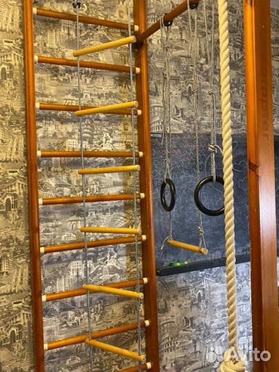 Шведская стенка деревянная с турником