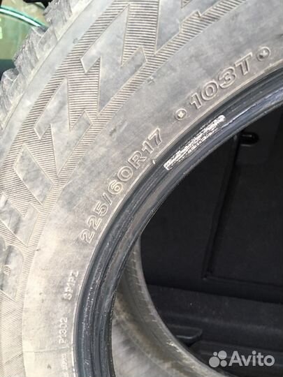 Bridgestone Blizzak Spike-01 225/60 R17