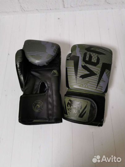 Боксерские перчатки