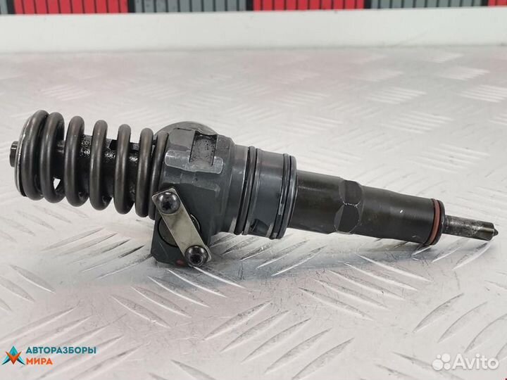 Форсунка Volkswagen Golf 4 2001 038130073AG