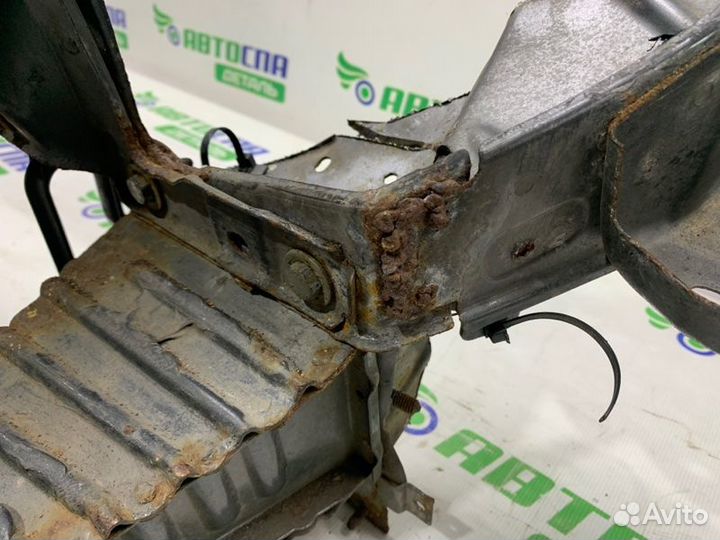 Телевизор панель радиаторов передний Opel Zafira B