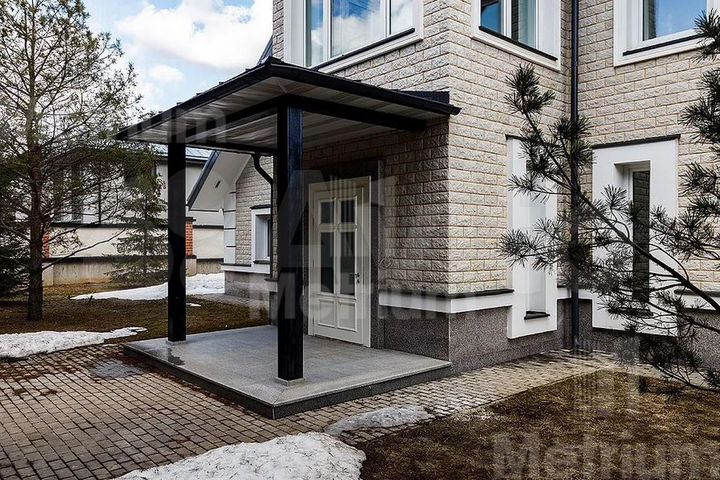 Коттедж 901 м² на участке 24,5 сот.