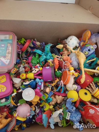 Игрушки из киндера пакетом