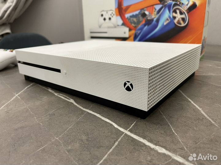 Xbox One S (500 gb)