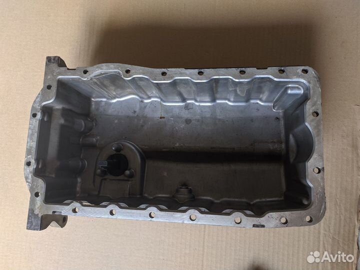 Масляный поддон двиг BXE VW audi 038103601ag