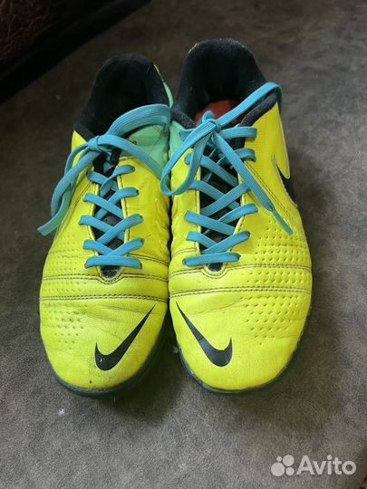 Футбольные бутсы nike