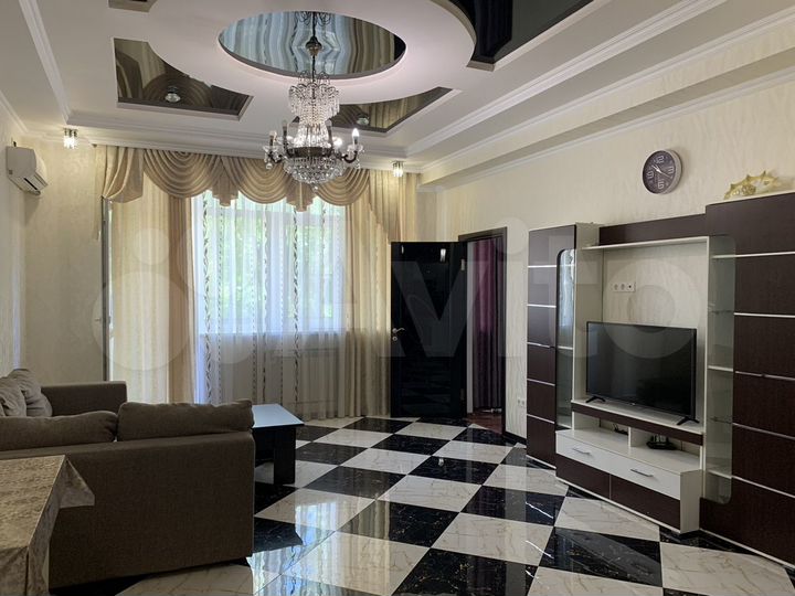 3-к. квартира, 90 м², 2/8 эт.