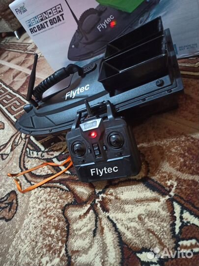 Прикормочный кораблик для рыбалки