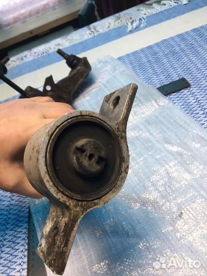 Рычаг передний правый