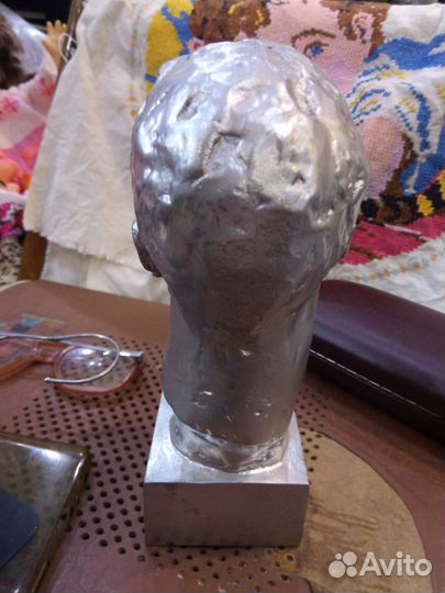 Бюст Маяковского