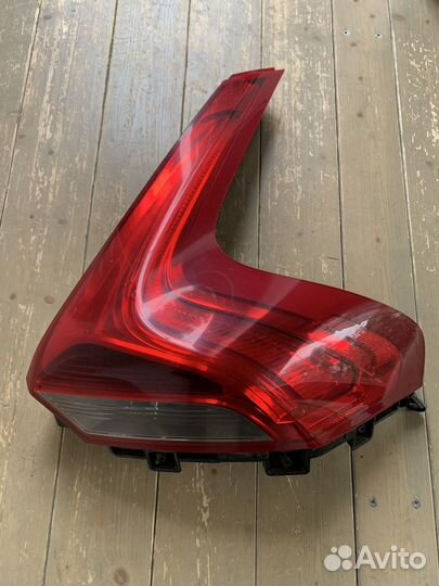 Задний фонарь на Volvo v40 cross country