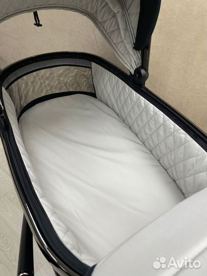 Универсальная коляска Carrello