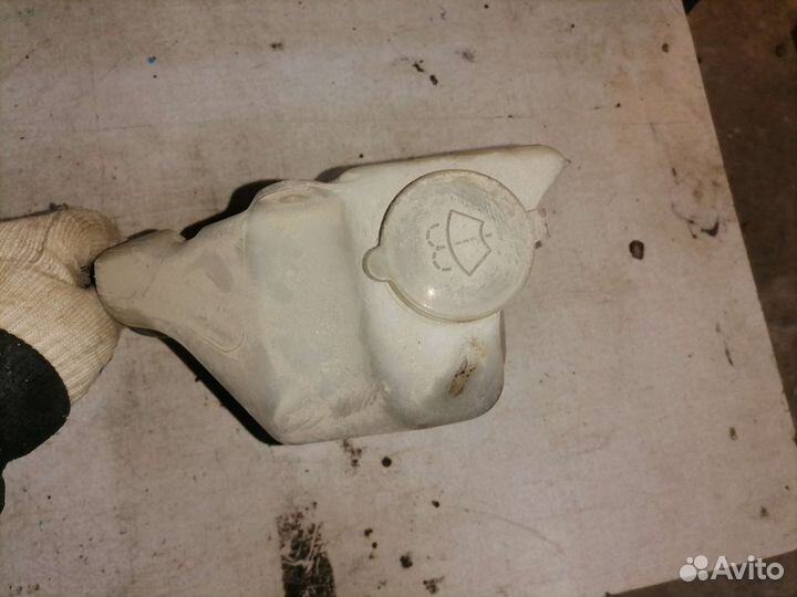 Бачок омывателя Nissan Serena 23