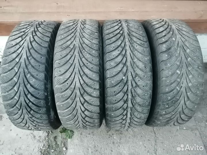 Goodyear UltraGrip 215/55 R17