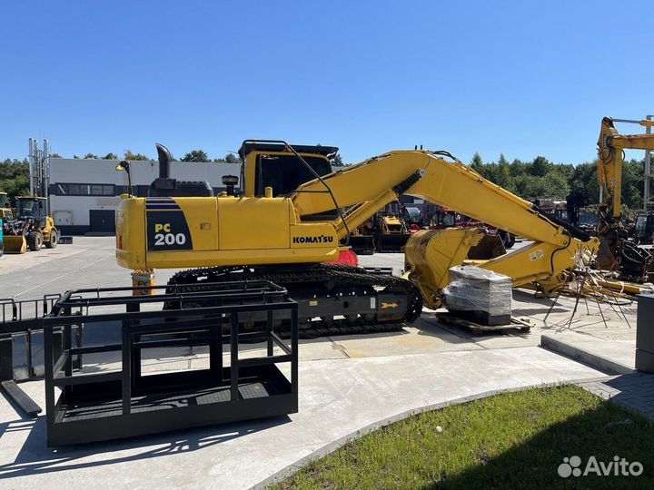 Гусеничный экскаватор Komatsu PC200-8, 2022