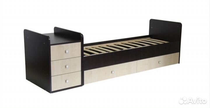 Детская кроватка с маятником