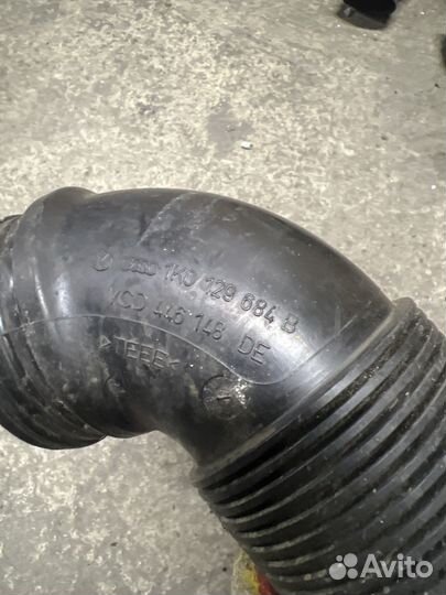 Патрубок воздушный Skoda Passat b6 1.9tdi