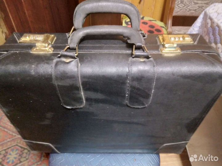 Дипломат для документов и чеиоданы