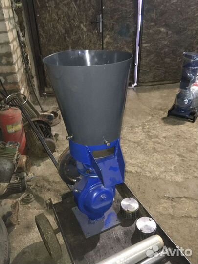 Гранулятор корма 200мм подвижные ролики