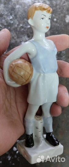 Статуэтка Юный футболист Лфз