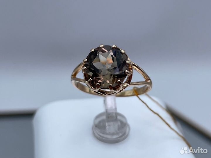 Золотое кольцо с раухтопазом 2.17 гр., р.16.5