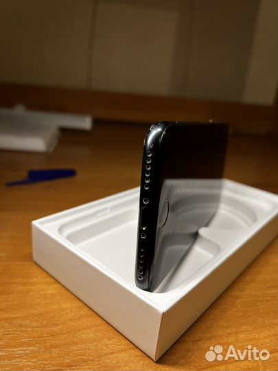 Телефон iPhone se 2020