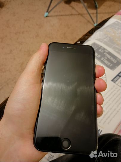 Телефон iPhone 7