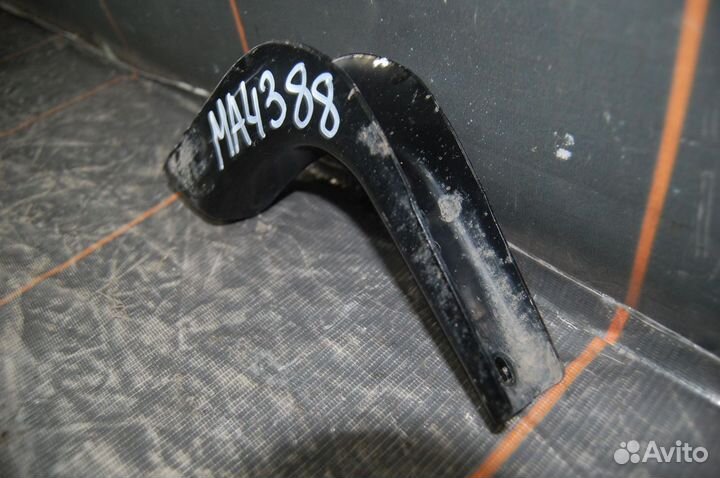 Кронштейн подножки задний для Toyota Land Cruiser